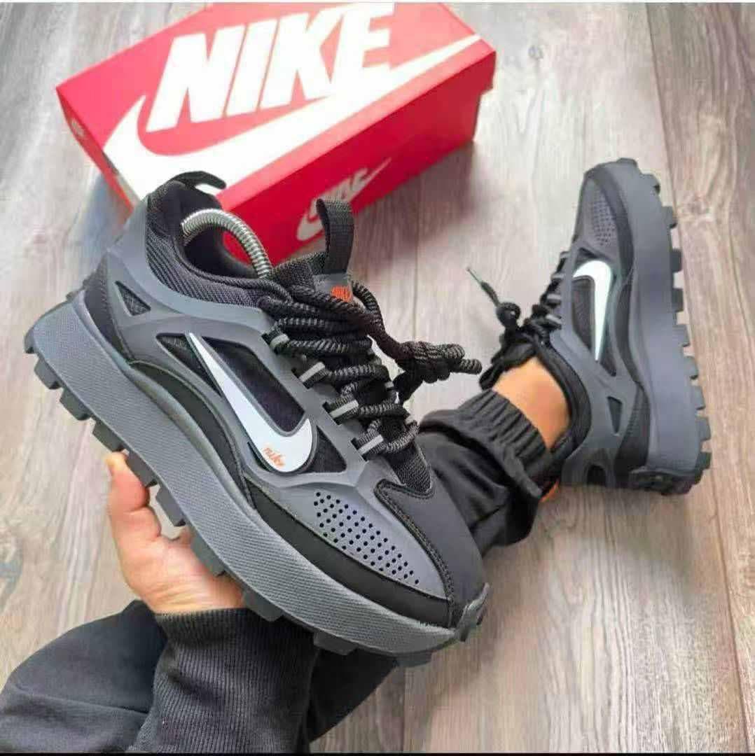Nike Chunky Trail Sneaker - Black/Grey